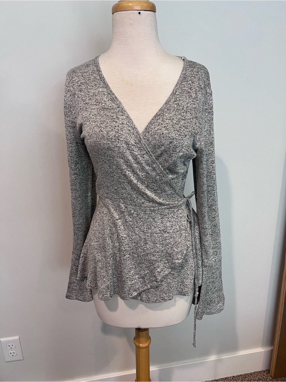 Boutique Gray Wrap Peplum Top bell sleeve women’s small